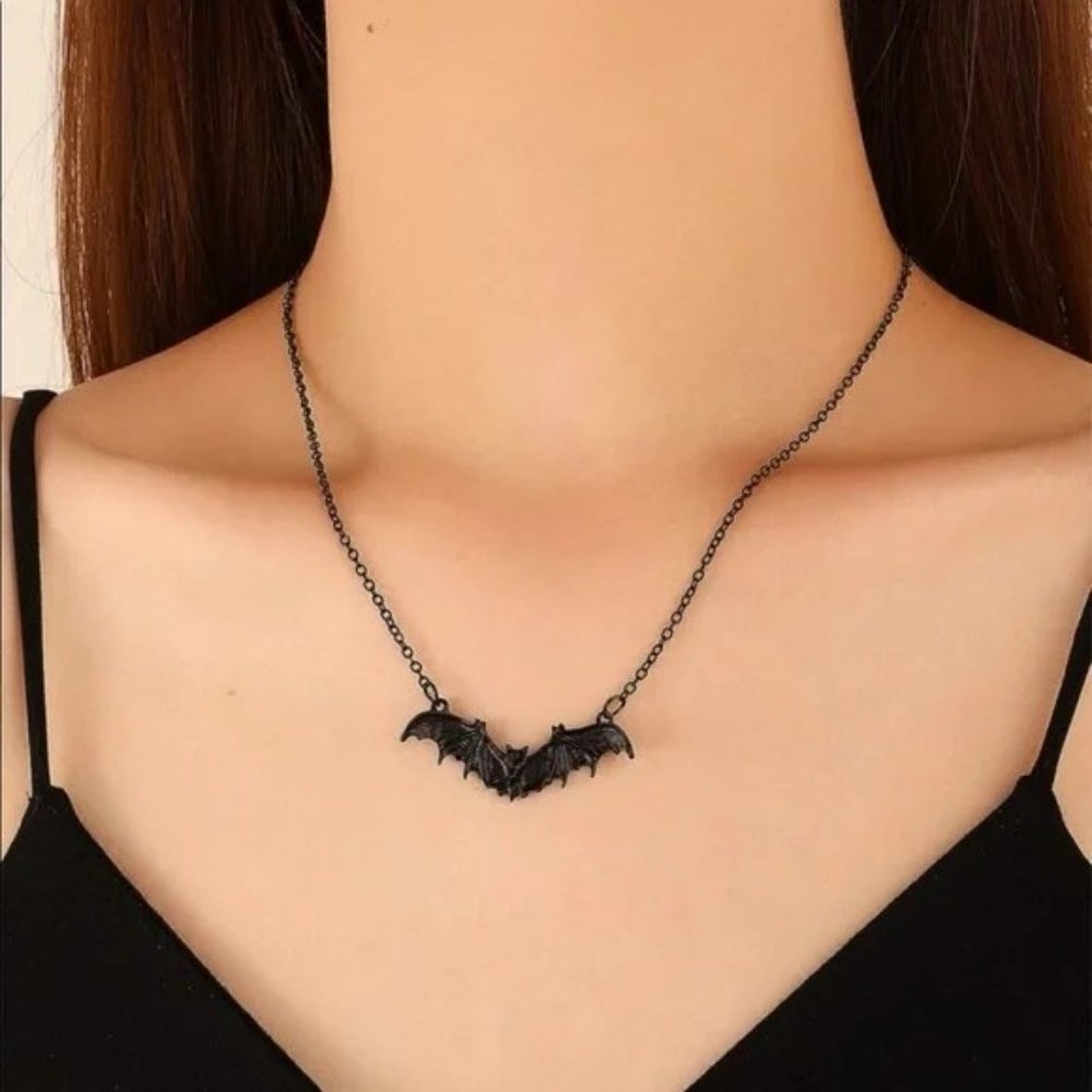 ☠️🎃🦇Bat Charm Necklace - Picture 2 of 5